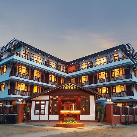 Hotel Maineli Ньоншуэ Экстерьер фото