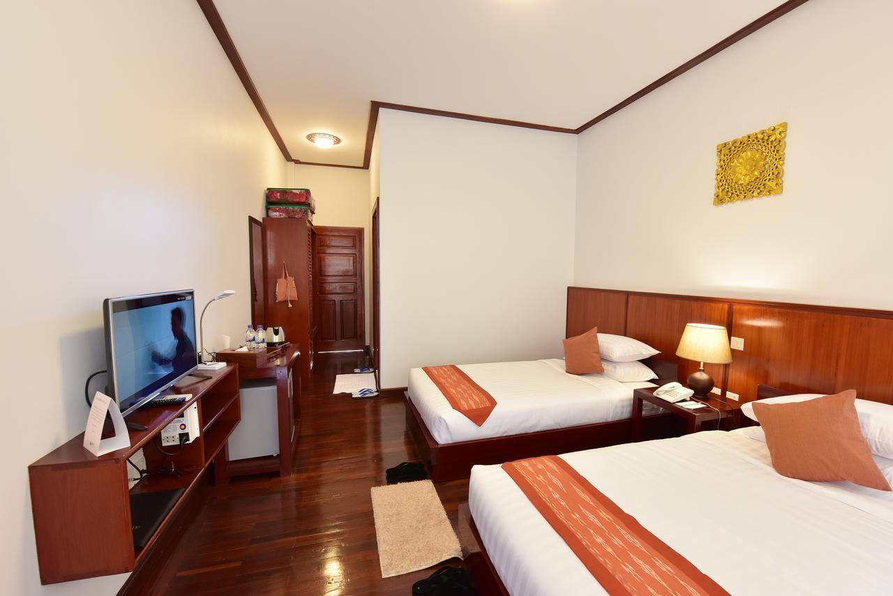Hotel Maineli Ньоншуэ Экстерьер фото